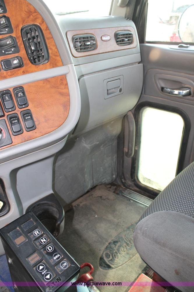 image for item C3723 2009 Peterbilt 367 semi truck