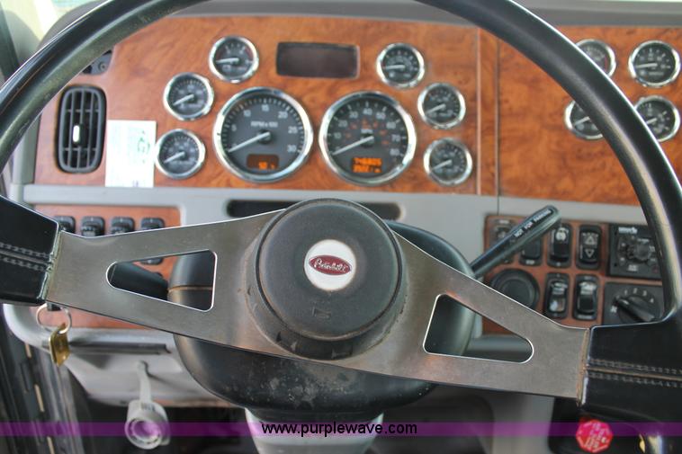 image for item C3723 2009 Peterbilt 367 semi truck
