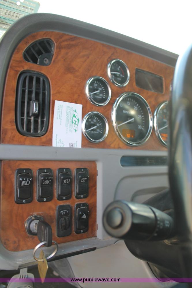image for item C3723 2009 Peterbilt 367 semi truck