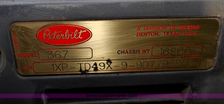 image for item C3723 2009 Peterbilt 367 semi truck