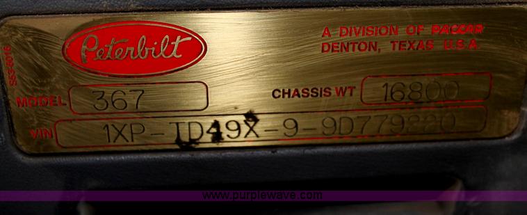 image for item C3723 2009 Peterbilt 367 semi truck