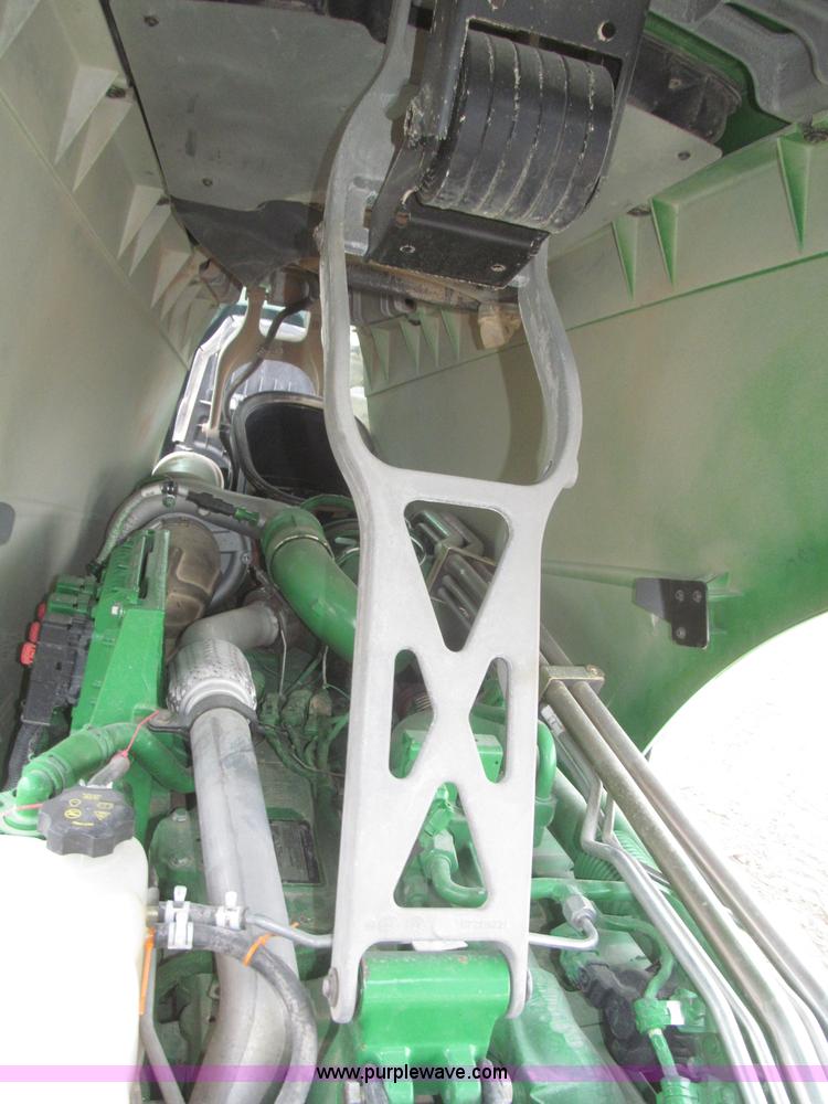 image for item F7228 2011 John Deere 8260R MFWD tractor