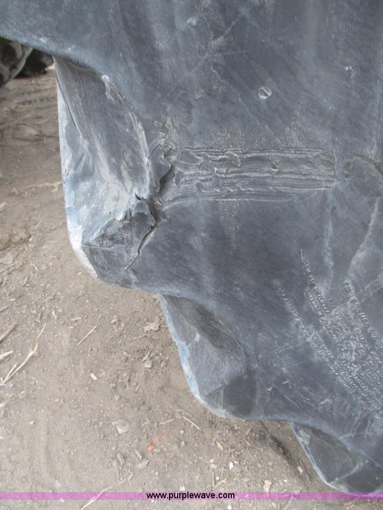 image for item F7228 2011 John Deere 8260R MFWD tractor