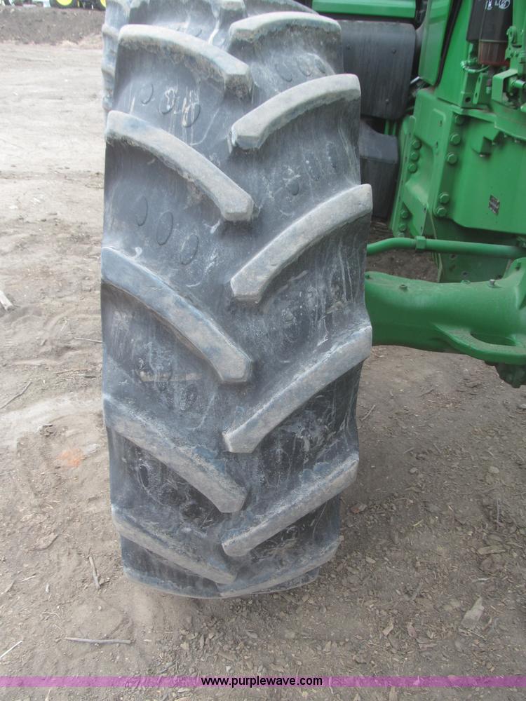 image for item F7228 2011 John Deere 8260R MFWD tractor
