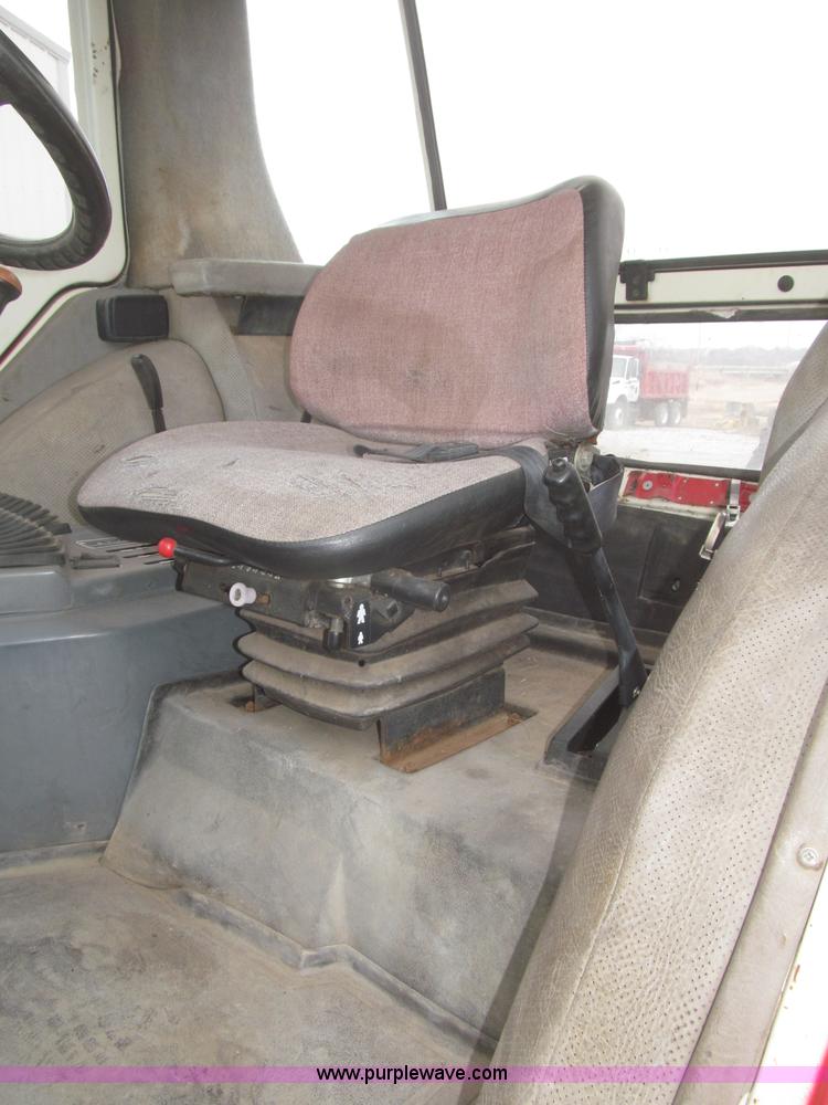 image for item F7229 1994 Case IH 4210 utility tractor