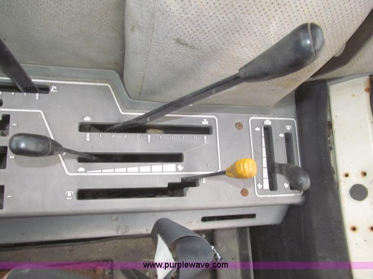 image for item F7229 1994 Case IH 4210 utility tractor