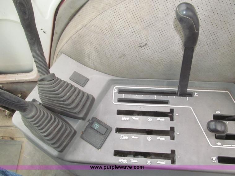 image for item F7229 1994 Case IH 4210 utility tractor