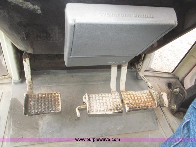 image for item F7229 1994 Case IH 4210 utility tractor