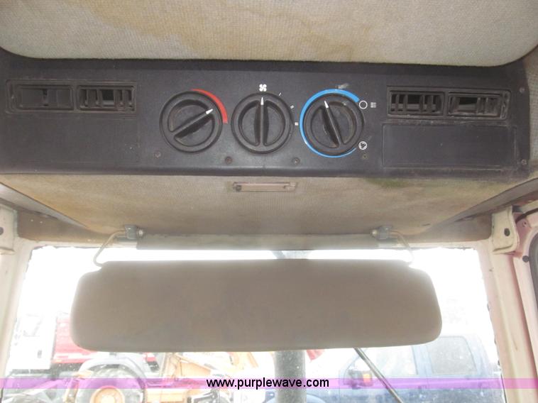 image for item F7229 1994 Case IH 4210 utility tractor