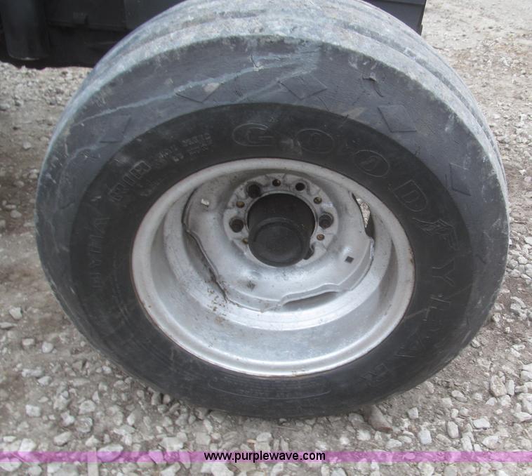 image for item F7229 1994 Case IH 4210 utility tractor