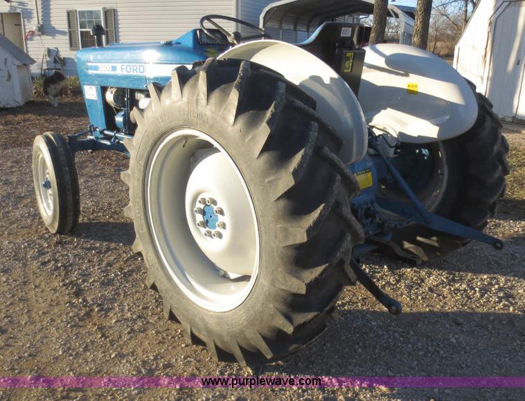 image for item F8070 1977 Ford 3600 tractor