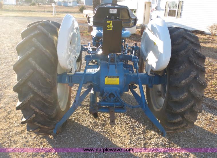 image for item F8070 1977 Ford 3600 tractor
