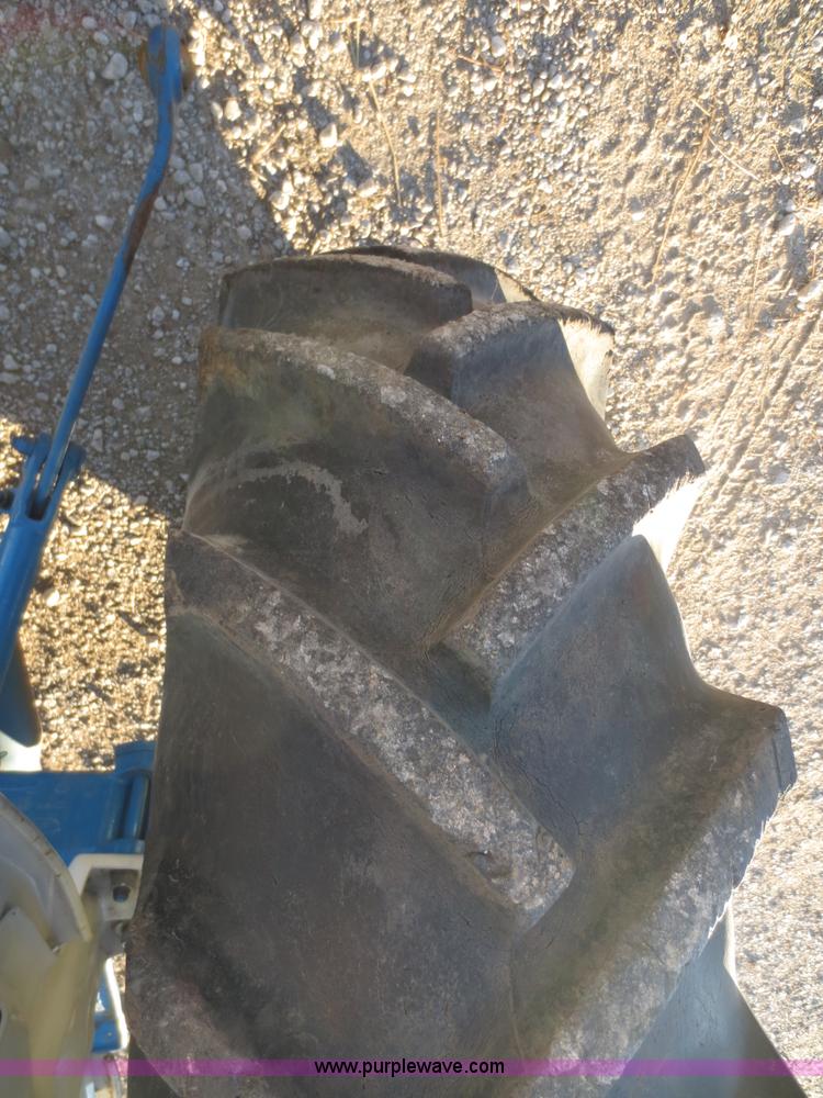 image for item F8070 1977 Ford 3600 tractor