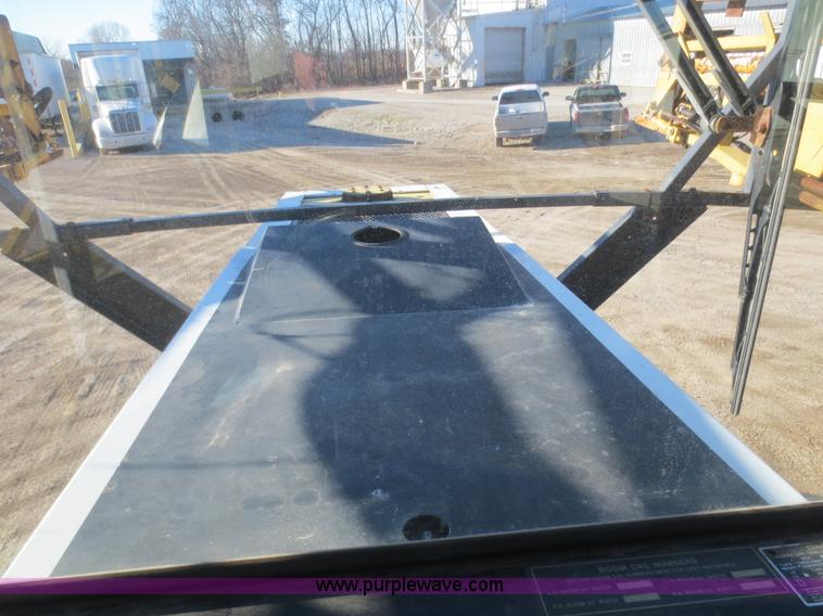 image for item F8119 1994 Ag-Chem TerraGator 1803 self-propelled sprayer