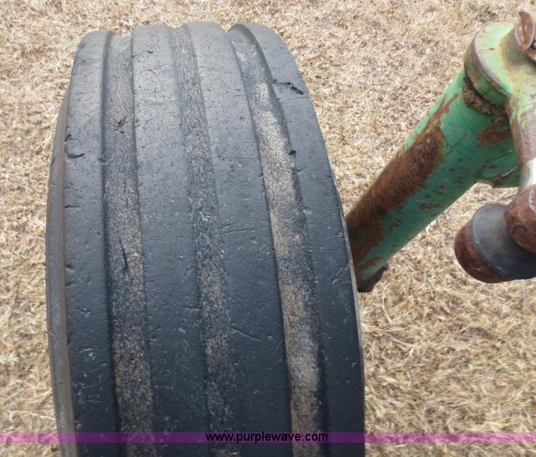 image for item F8132 1967 Oliver 1750 tractor