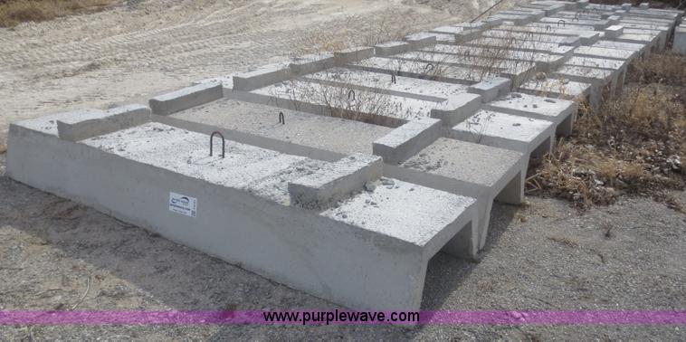 image for item F8151 (10) feed bunks