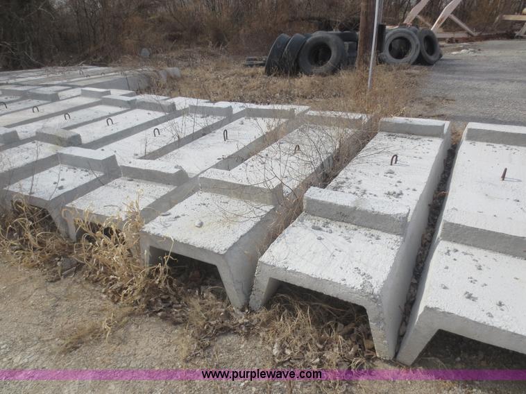 image for item F8151 (10) feed bunks