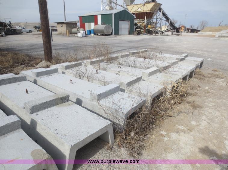 image for item F8151 (10) feed bunks