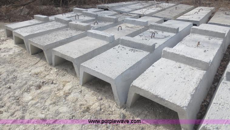 image for item F8152 (10) feed bunks