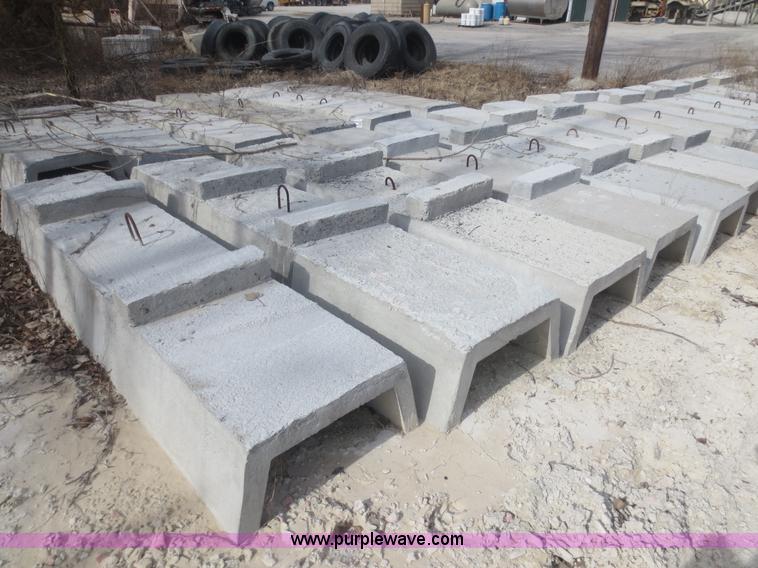 image for item F8152 (10) feed bunks