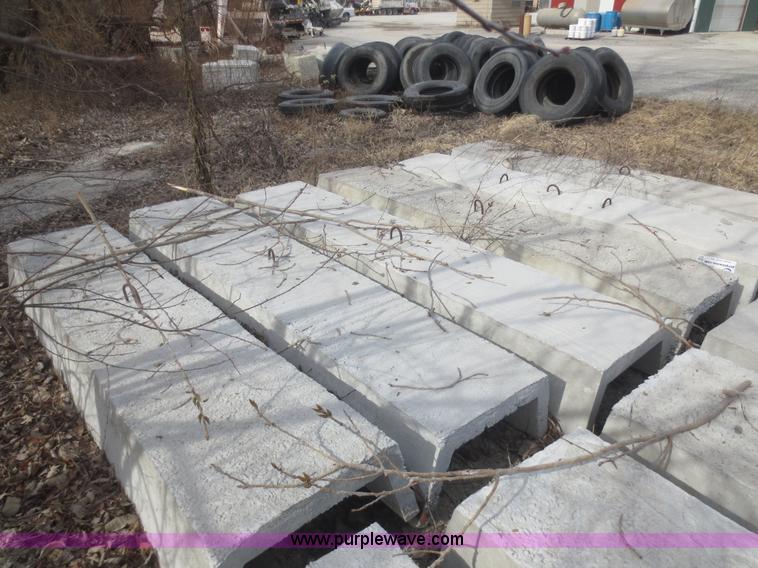 image for item F8153 (6) feed bunks