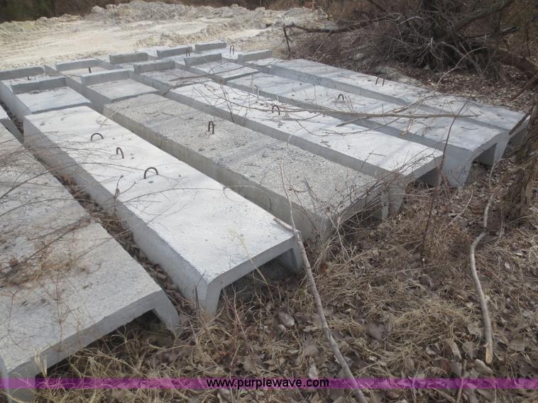 image for item F8153 (6) feed bunks