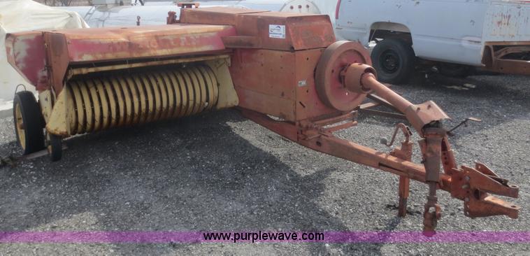 image for item F8156 New Holland 275 square baler