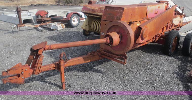 image for item F8156 New Holland 275 square baler