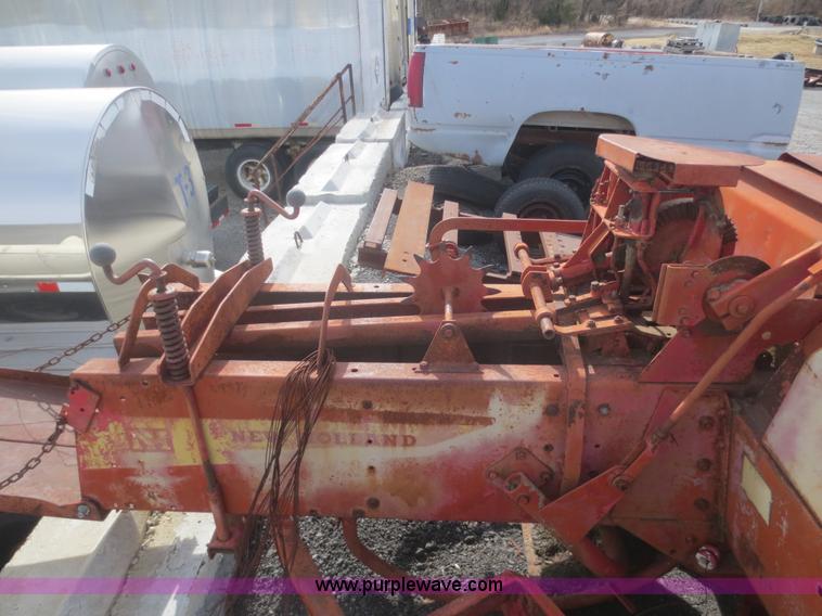 image for item F8156 New Holland 275 square baler