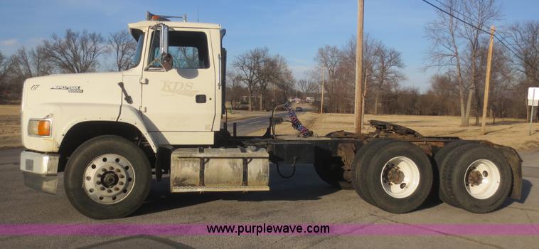 image for item F8159 1996 Ford Aeromax L9000 semi truck