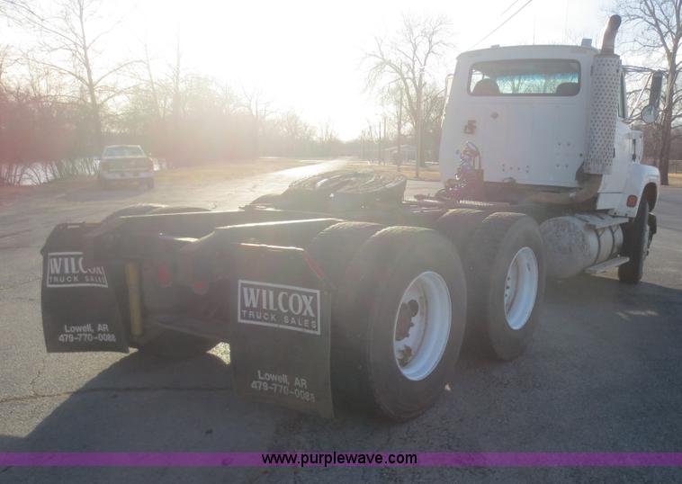 image for item F8159 1996 Ford Aeromax L9000 semi truck