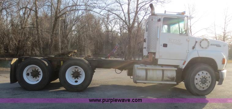 image for item F8159 1996 Ford Aeromax L9000 semi truck