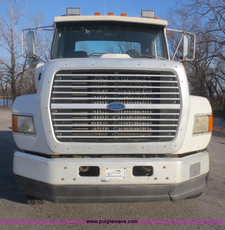 image for item F8159 1996 Ford Aeromax L9000 semi truck