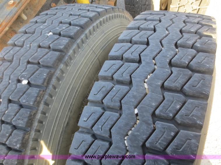 image for item F8159 1996 Ford Aeromax L9000 semi truck