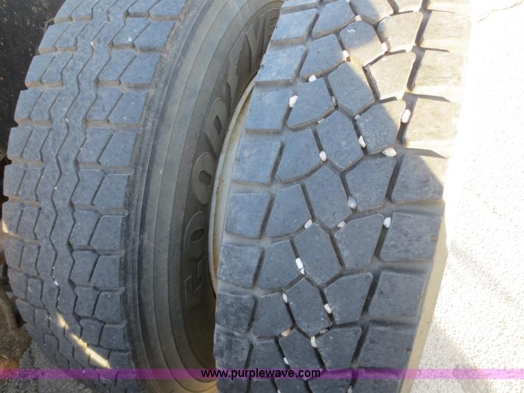 image for item F8159 1996 Ford Aeromax L9000 semi truck