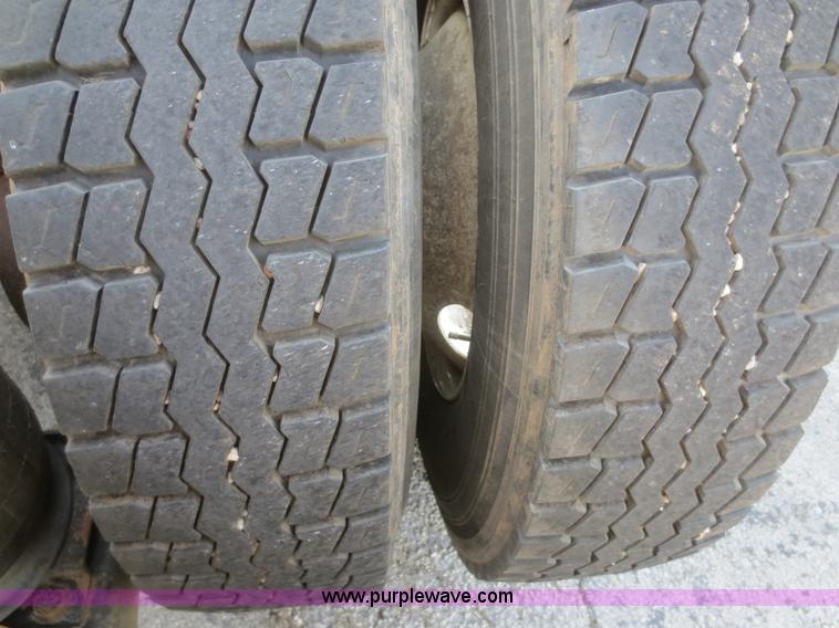 image for item F8159 1996 Ford Aeromax L9000 semi truck