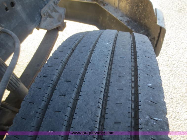 image for item F8159 1996 Ford Aeromax L9000 semi truck