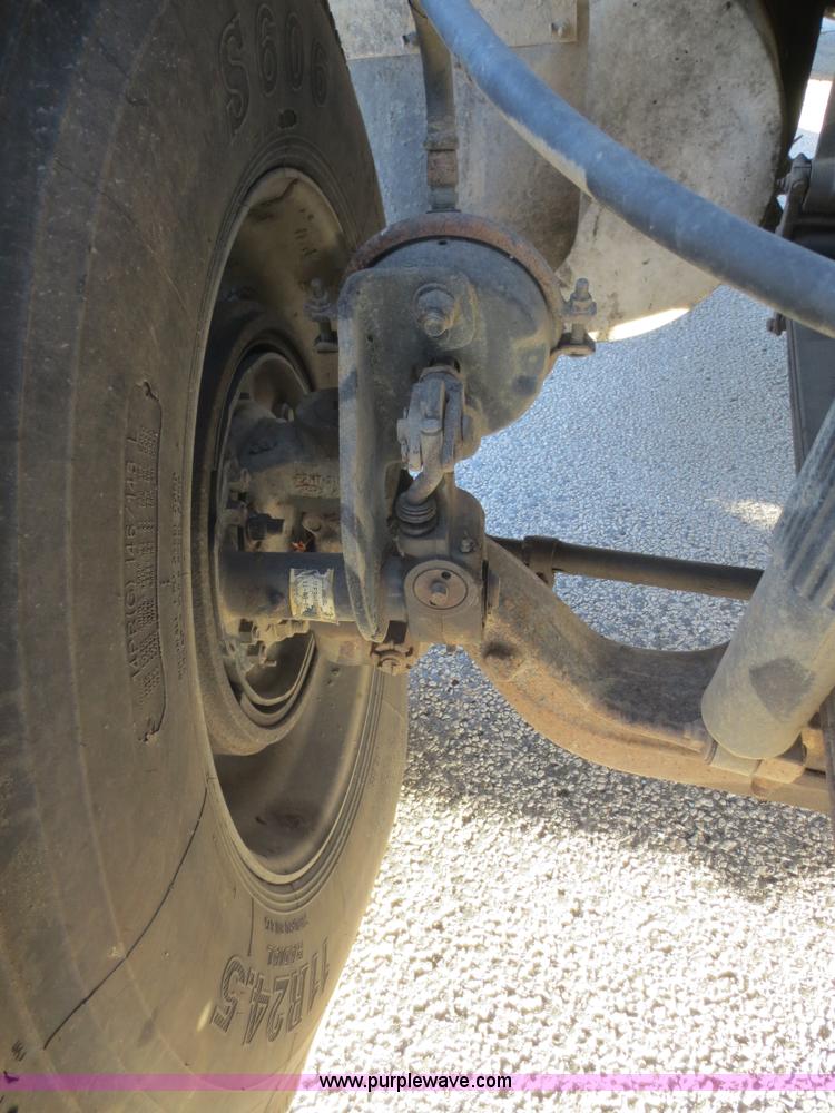 image for item F8159 1996 Ford Aeromax L9000 semi truck