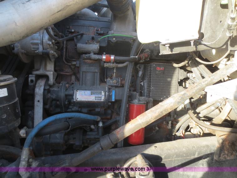 image for item F8159 1996 Ford Aeromax L9000 semi truck