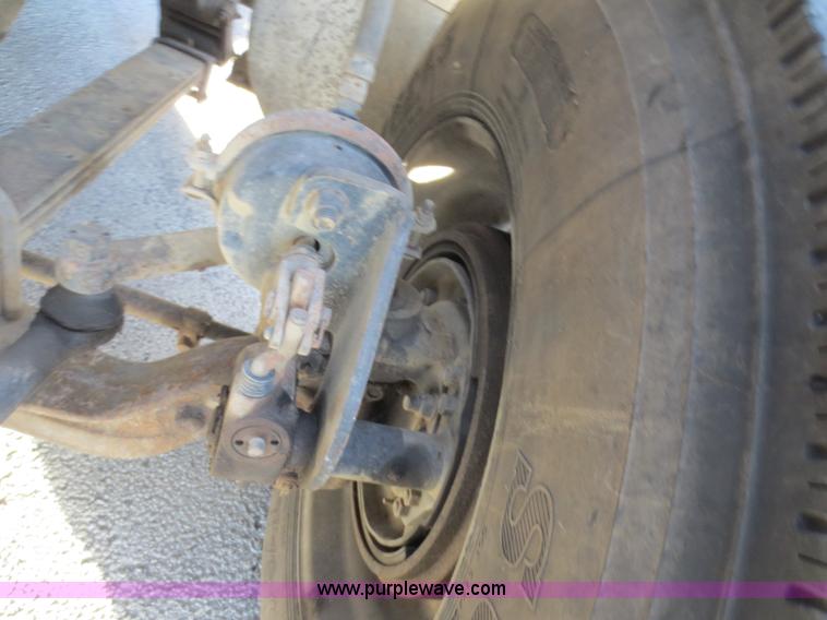 image for item F8159 1996 Ford Aeromax L9000 semi truck