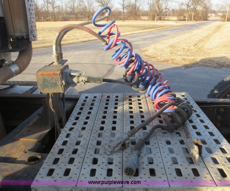 image for item F8159 1996 Ford Aeromax L9000 semi truck