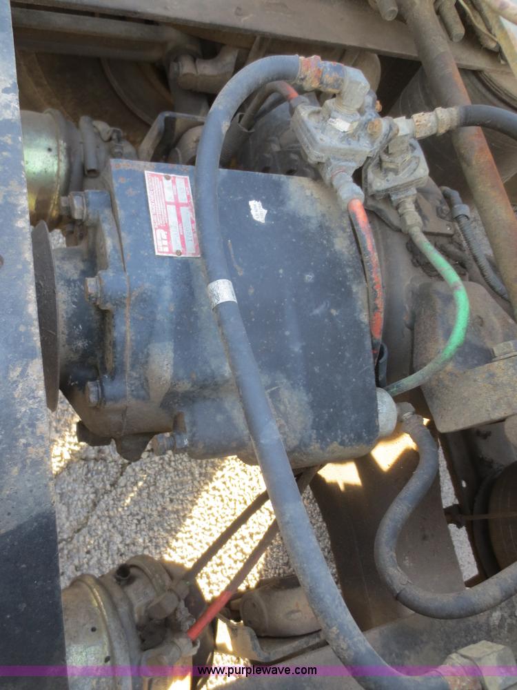 image for item F8159 1996 Ford Aeromax L9000 semi truck