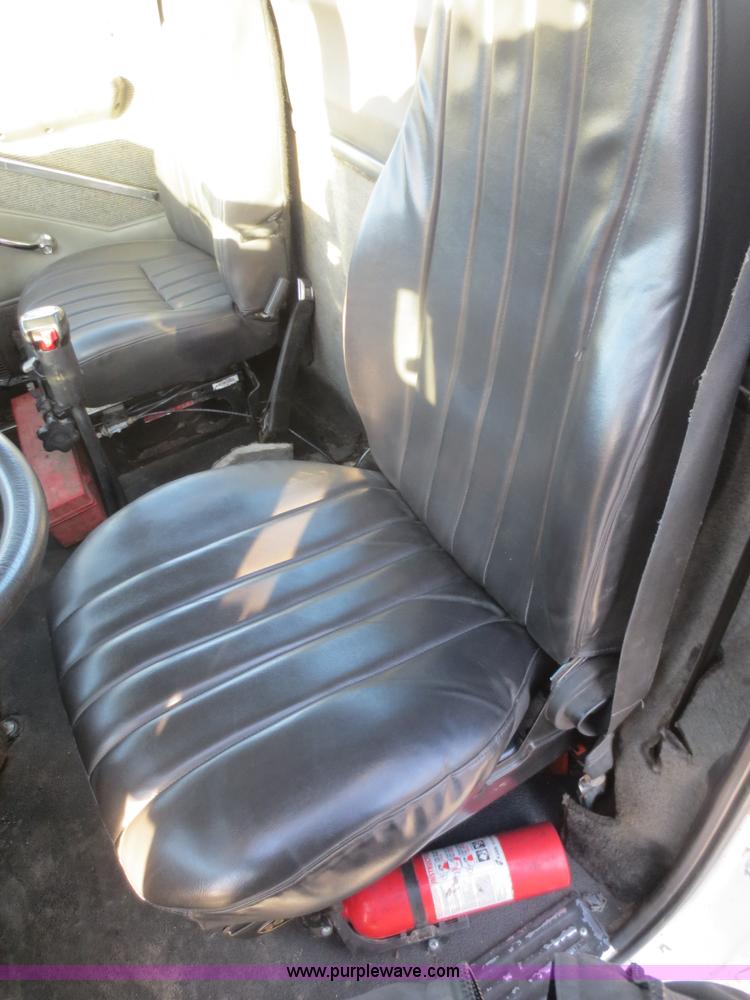 image for item F8159 1996 Ford Aeromax L9000 semi truck