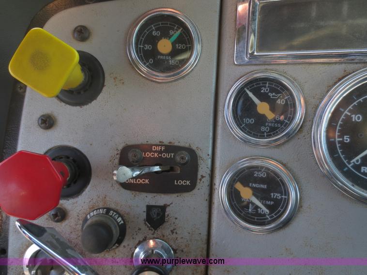 image for item F8159 1996 Ford Aeromax L9000 semi truck