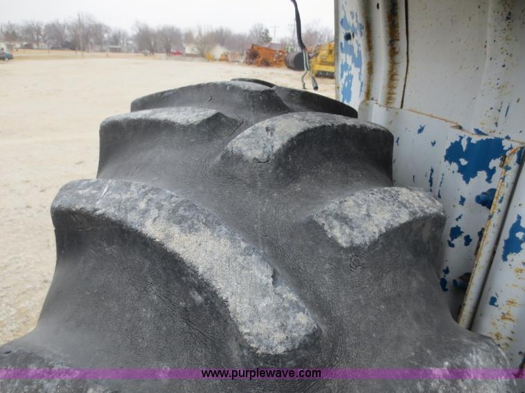 image for item F8164 1984 Ford 5610 tractor