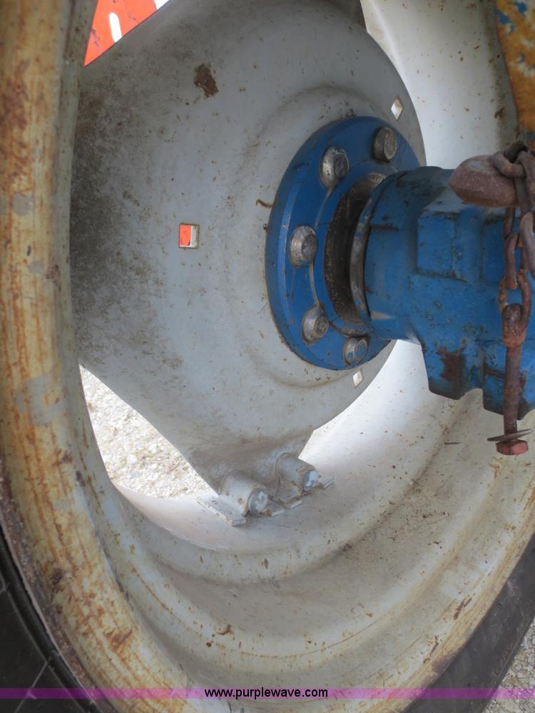 image for item F8164 1984 Ford 5610 tractor