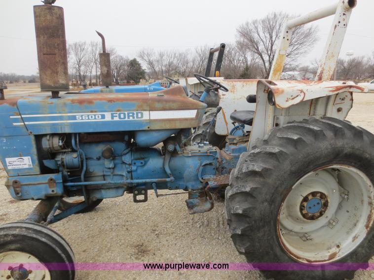 image for item F8165 1980 Ford 5600 tractor