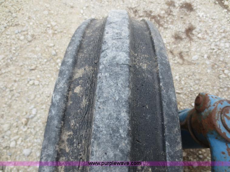 image for item F8165 1980 Ford 5600 tractor