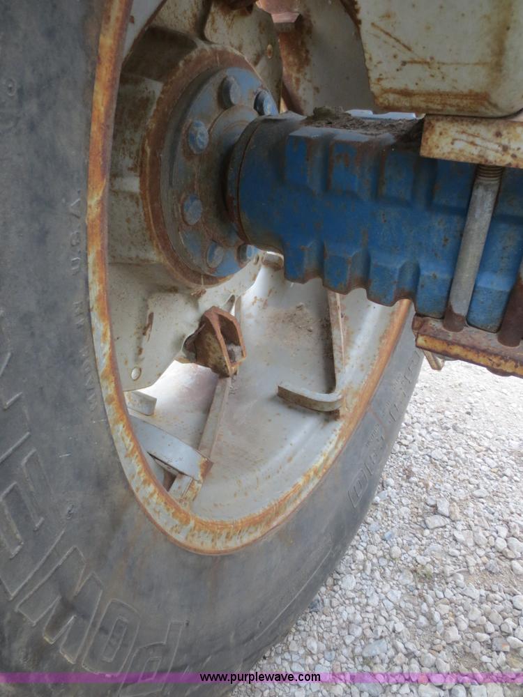 image for item F8165 1980 Ford 5600 tractor