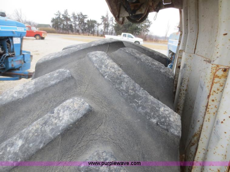 image for item F8165 1980 Ford 5600 tractor